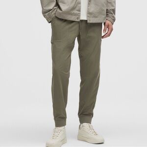 Lululemon ABC Jogger Shorter Army Green Pants Size L